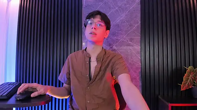 Snapshot of luixdust_ chatting on November 30, 5:41 am luixdust online show from November 30, 5:41 am