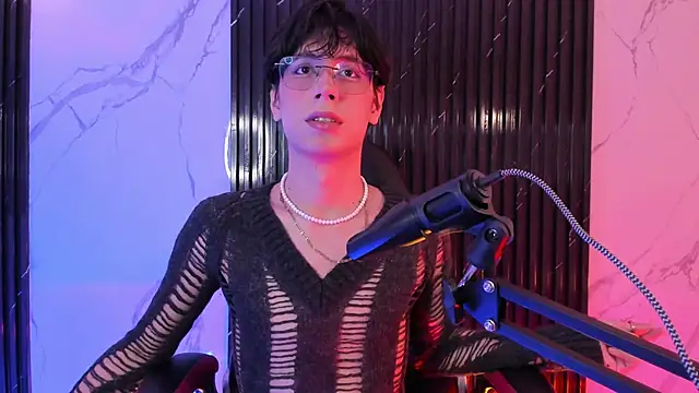 Snapshot of luixdust_ chatting on October 26, 10:37 am luixdust online show from October 26, 10:37 am