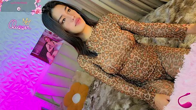 hollywoodxtrans online show from February 9, 6:50 pm