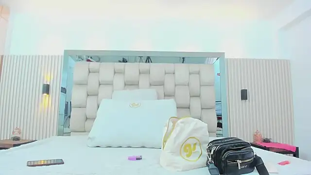 ikia lopez  online show from December 22, 7:36 pm