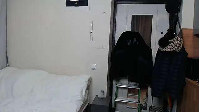 Snapshot of alice_and_jonathan chatting on November 4, 10:52 am alice and jonathan online show from November 4, 10:52 am