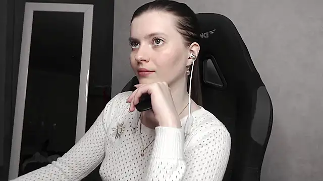 cute elfy  online show from September 16, 5:14 pm