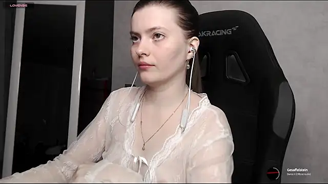 cute elfy  online show from October 7, 4:08 pm