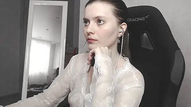 cute elfy  online show from September 26, 2:02 pm