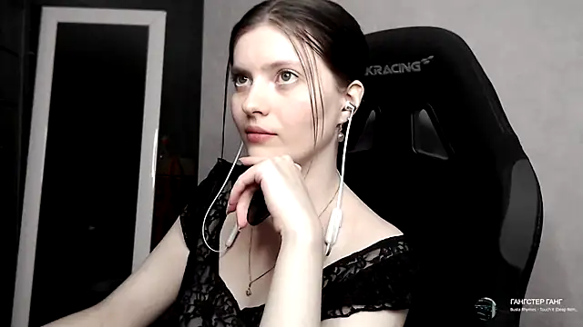 cute elfy  online show from September 18, 4:43 pm