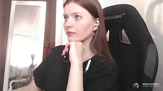 cute elfy  online show from September 21, 2:44 pm