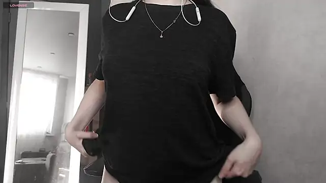 cute elfy  online show from September 23, 2:35 pm