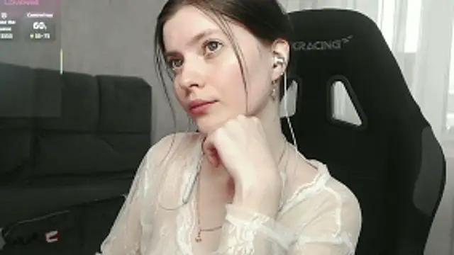 cute elfy  online show from March 7, 1:38 pm