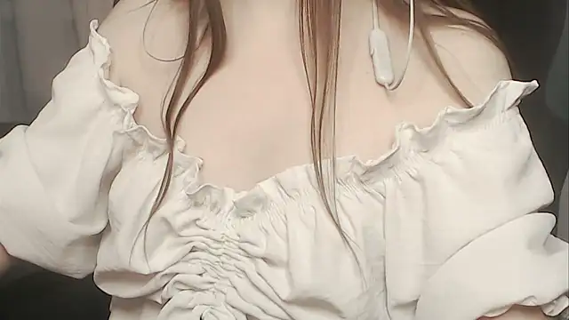 cute elfy  online show from February 10, 3:55 pm