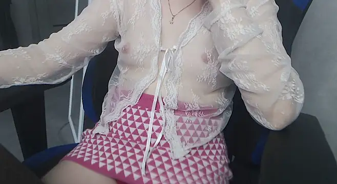Snapshot of cute_elfy_ chatting on June 20, 1:27 pm cute elfy online show from June 20, 1:27 pm