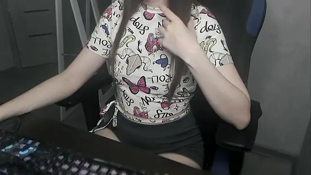 cute elfy  online show from March 23, 1:22 pm