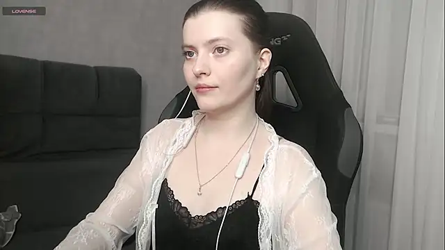 cute elfy  online show from November 15, 2:21 pm