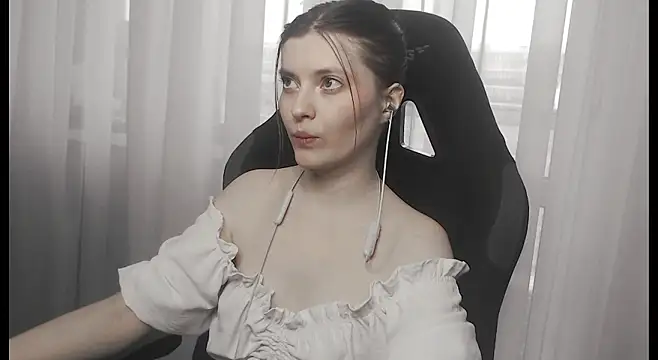 cute elfy  online show from February 1, 1:42 pm