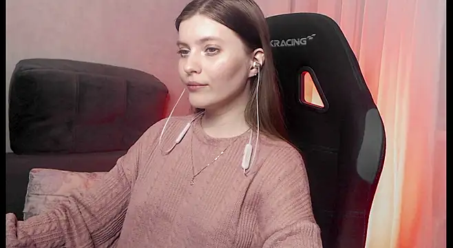 cute elfy  online show from December 20, 2:42 pm