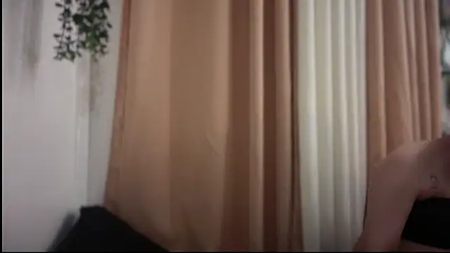 Snapshot of Yoursexy_adriana chatting on May 21, 6:00 am Yoursexy adriana online show from May 21, 6:00 am