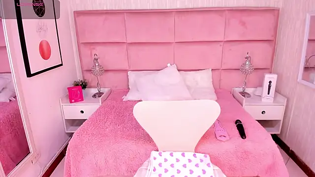 Snapshot of Janah_Myers chatting on December 3, 1:10 pm Janah Myers online show from December 3, 1:10 pm