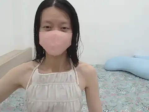 Snapshot of AlinaBaby_x chatting on October 14, 7:47 pm AlinaBaby x online show from October 14, 7:47 pm