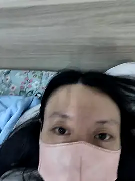 Snapshot of AlinaBaby_x chatting on October 7, 3:29 am AlinaBaby x online show from October 7, 3:29 am