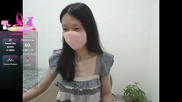 Snapshot of AlinaBaby_x chatting on October 10, 5:41 am AlinaBaby x online show from October 10, 5:41 am
