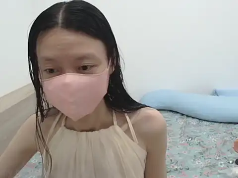 Snapshot of AlinaBaby_x chatting on October 15, 9:12 pm AlinaBaby x online show from October 15, 9:12 pm