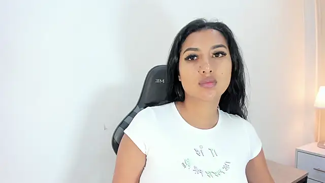 SalomeeBell online show from December 15, 9:20 pm