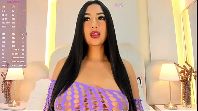 Snapshot of SalomeeBell chatting on May 22, 9:35 pm SalomeeBell online show from May 22, 9:35 pm
