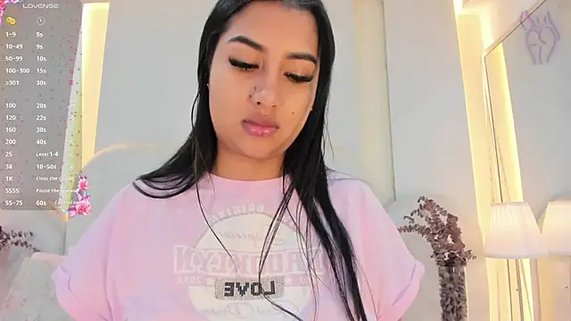 Snapshot of SalomeeBell chatting on October 16, 8:06 pm SalomeeBell online show from October 16, 8:06 pm