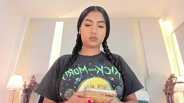 Snapshot of SalomeeBell chatting on September 11, 8:42 pm SalomeeBell online show from September 11, 8:42 pm