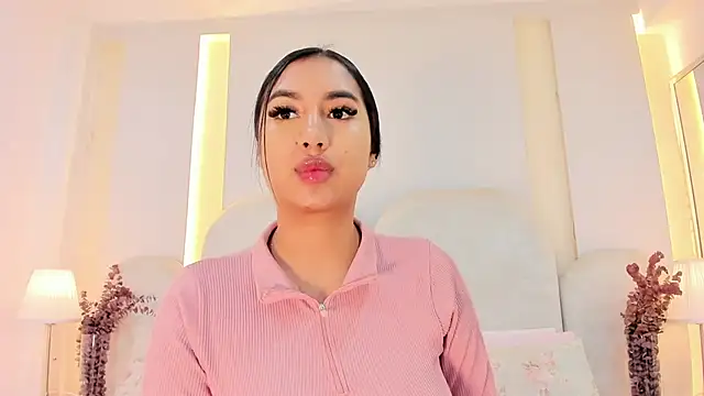 Snapshot of SalomeeBell chatting on September 29, 8:25 pm SalomeeBell online show from September 29, 8:25 pm