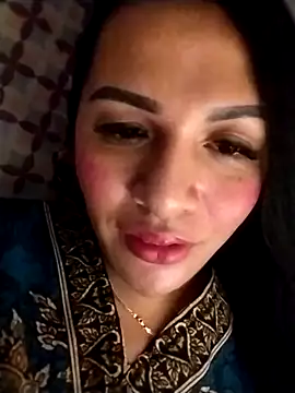 enoria1992 online show from November 28, 6:30 pm