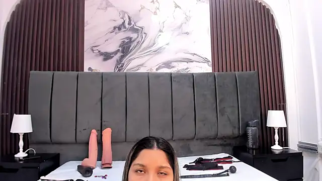 Wonderkloe  online show from June 26, 2:23 pm