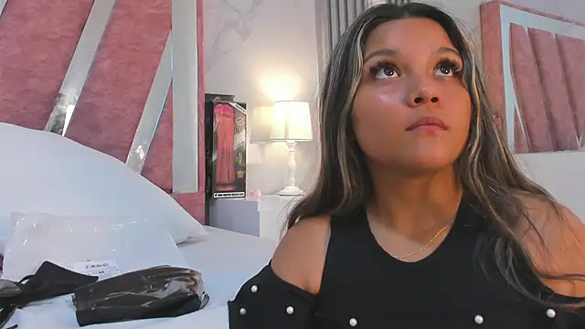 Wonderkloe  online show from February 28, 1:27 am