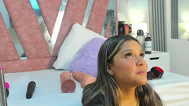 Wonderkloe  online show from March 1, 7:47 pm