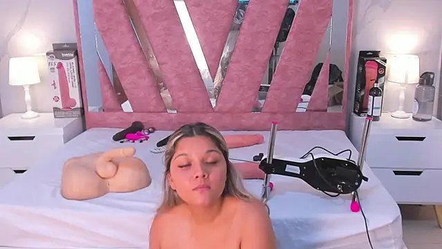 Wonderkloe  online show from February 13, 8:42 pm