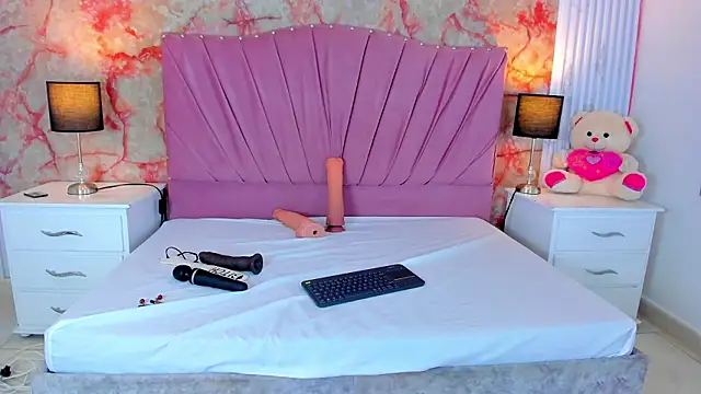 Wonderkloe  online show from March 13, 3:00 am