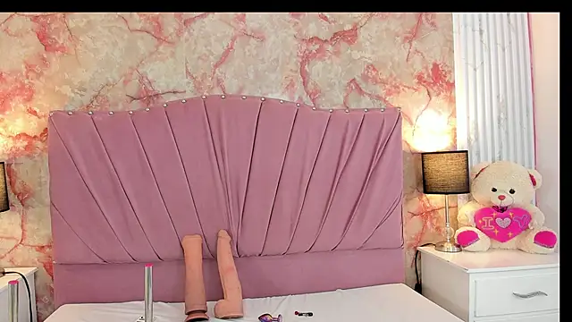 Wonderkloe  online show from April 9, 2:57 am