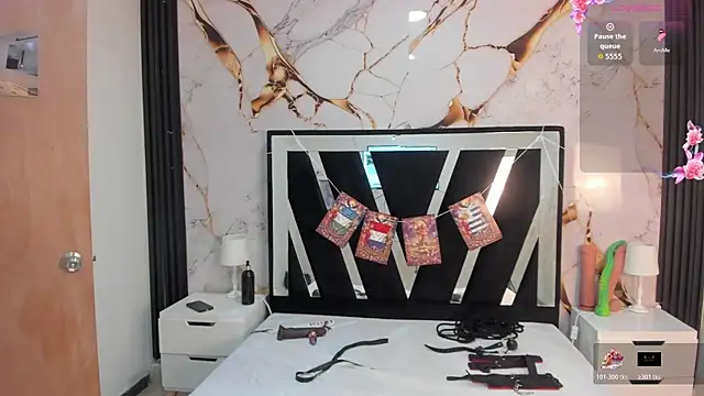 Wonderkloe  online show from July 11, 2:50 pm