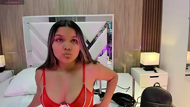 Snapshot of Wonderkloe_ chatting on May 28, 7:53 pm Wonderkloe online show from May 28, 7:53 pm