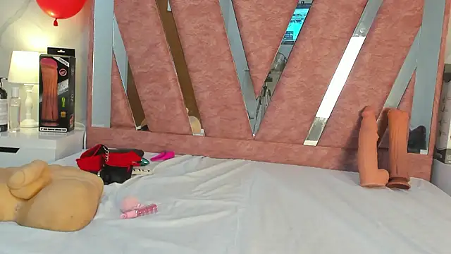 Wonderkloe  online show from February 23, 1:29 am