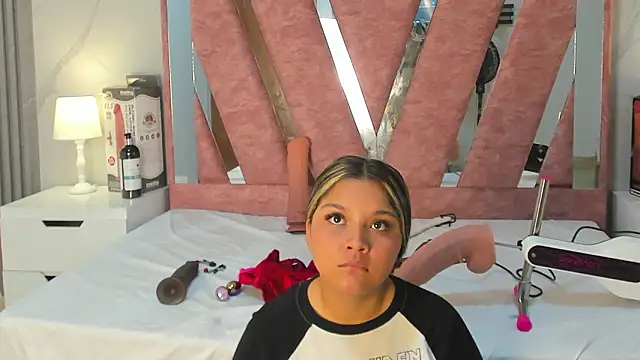 Wonderkloe  online show from February 11, 8:09 pm