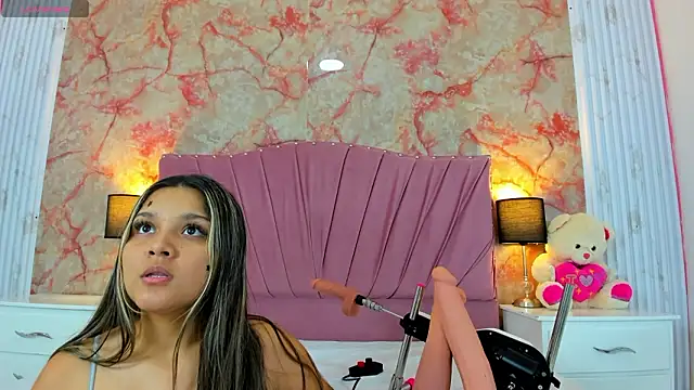 Wonderkloe  online show from March 19, 2:44 am