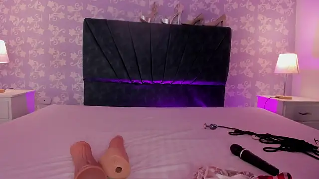 Wonderkloe  online show from April 12, 2:37 am