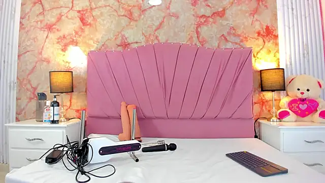 Wonderkloe  online show from March 29, 2:57 am