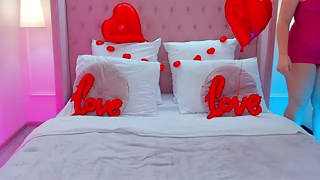 LizyBex online show from February 14, 8:20 pm