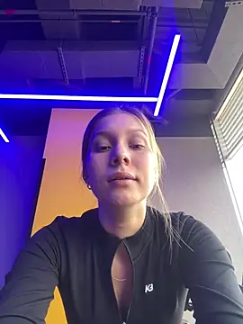 Nikii   online show from April 9, 4:57 pm