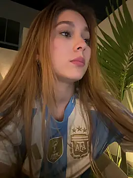 Snapshot of Nikii__ chatting on June 17, 12:43 am Nikii online show from June 17, 12:43 am