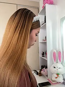 Nikii   online show from April 21, 3:40 pm