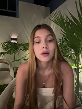 Snapshot of Nikii__ chatting on June 16, 1:38 am Nikii online show from June 16, 1:38 am