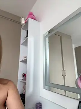 Nikii   online show from March 26, 3:43 pm