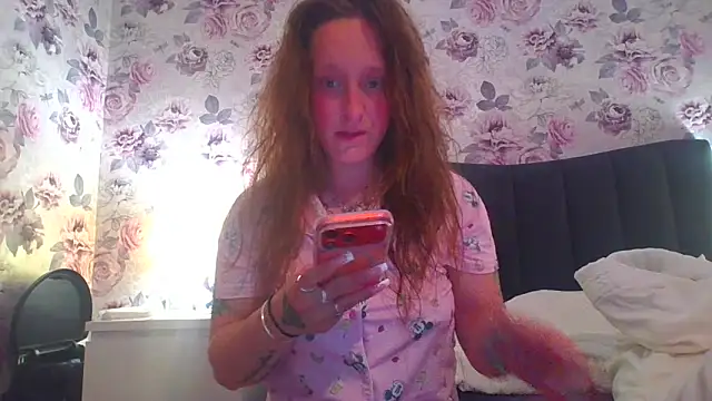 LucyRoseMae online show from June 18, 9:31 pm